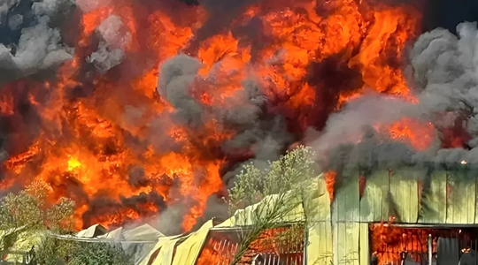 突發(fā)！合肥一企業(yè)工廠發(fā)生火災(zāi)