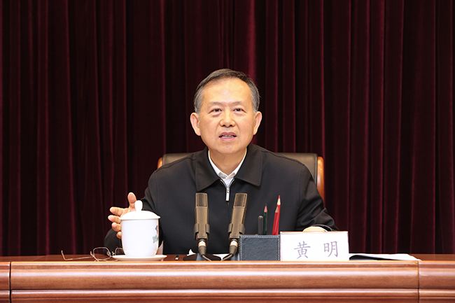 黃明在應(yīng)急管理部黨組會(huì)議上強(qiáng)調(diào)：認(rèn)真貫徹落實(shí)中央領(lǐng)導(dǎo)同志重要指示批示精神 采取強(qiáng)有力措施確保安全生產(chǎn)形勢(shì)持續(xù)穩(wěn)定好轉(zhuǎn)