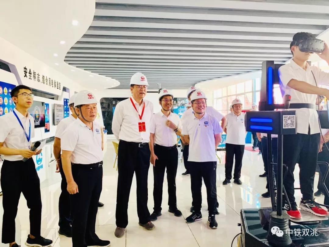 VR安全體驗(yàn)館要聞-劉寶龍帶隊(duì)到雙洮開展安全生產(chǎn)大檢查，體驗(yàn)參觀了耀安科技搭建的VR安全體驗(yàn)館